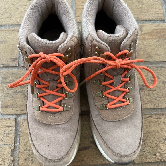 Tom’s booties size 8 - Picture 2 of 6